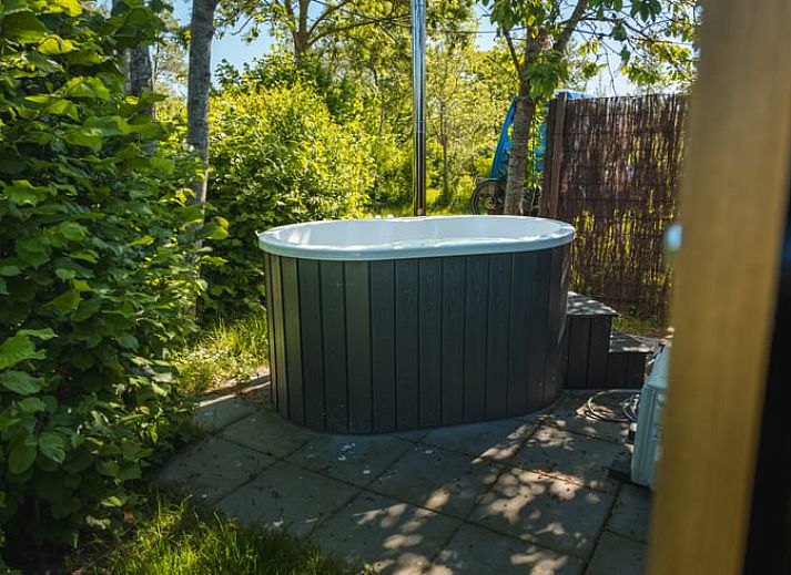 Vacation home in Scherpenzeel with charming terrace in the Frisian countryside, Friesland.