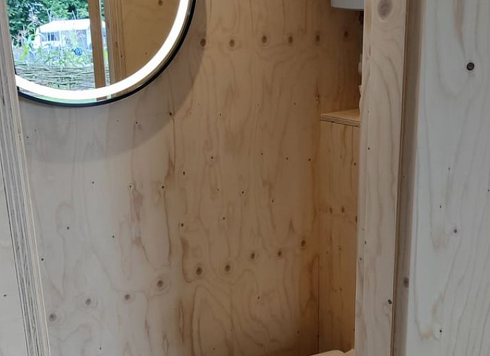 Vacation home with spacious veranda in Scherpenzeel, amidst the Frisian greenery.