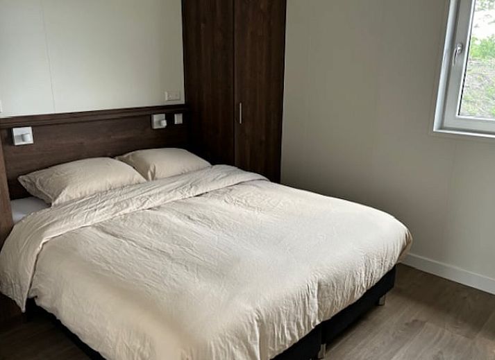 Gemuetliches Schlafzimmer mit Etagenbett im Ferienhaus in Blesdijke, ideal fuer einen Familienurlaub in der friesischen Landschaft in Friesland.