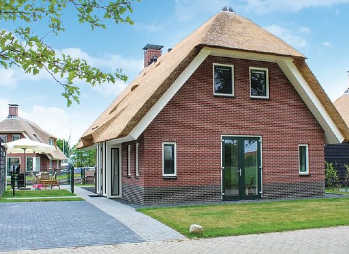 Verblijf 2610305 • Vakantiewoning Het Friese platteland • Vakantiehuis voor 8 personen in Idskenhuizen