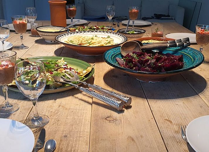 Ferienhaus in Easterein mit grossem Wohnzimmer und Holzinterieur in Friesland.