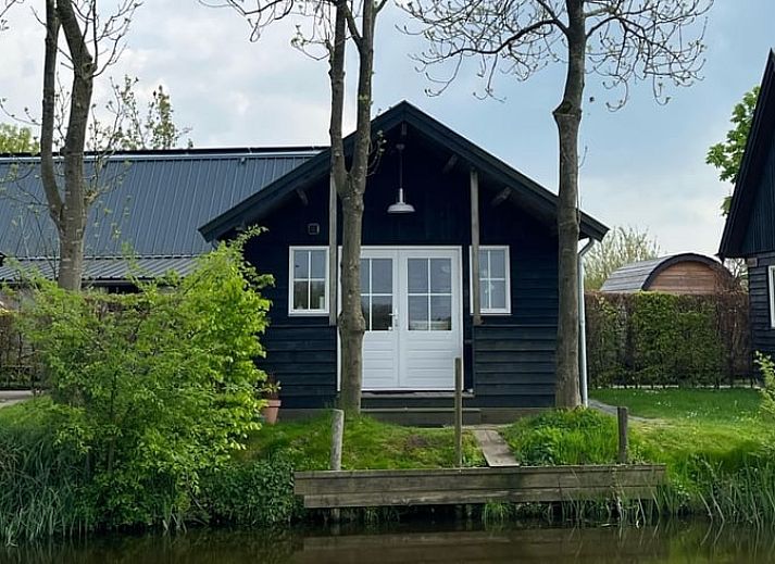 Charmant Vakantiehuisje in Poppenwier met uitzicht op het Friese platteland, Friesland.