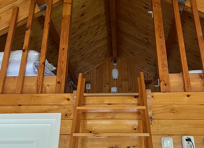 Rustiek Vakantiehuisje in Poppenwier aan het water in het Friese platteland, Friesland.