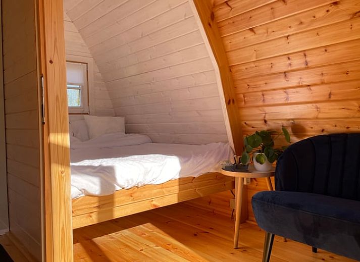 Charmante vakantiewoning in Surhuizum, Friesland, met een modern ontwerp en een uitnodigende veranda voor een rustgevende vakantie.