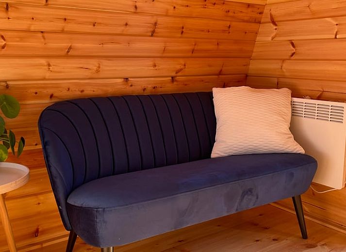 Charmante vakantiewoning in Surhuizum, Friesland, met een modern ontwerp en een uitnodigende veranda voor een rustgevende vakantie.