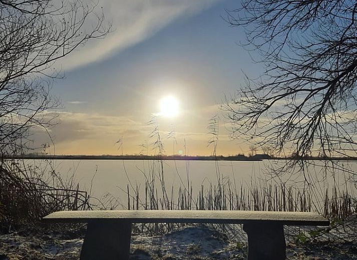 Moderne keuken in Vakantiehuisje in Westhem, ideaal voor koken op het Friese platteland, Friesland.
