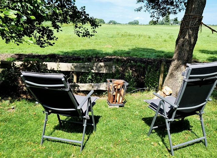 Vacation home in Bantega, Friesland with sunny garden and terrace, ideal for relaxation in the Frisian countryside.