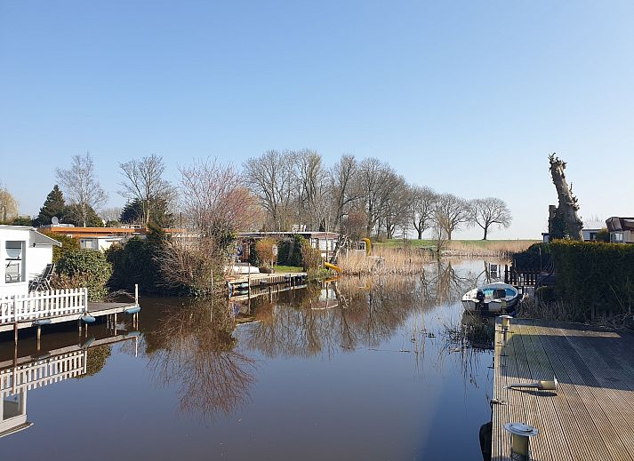 Guest house 2612004 - Holiday property Het Friese platteland - Luxe Chalet 54 Bantega met sloep 6 pax