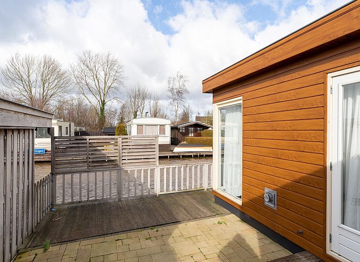Guest house 2612004 - Holiday property Het Friese platteland - Luxe Chalet 54 Bantega met sloep 6 pax