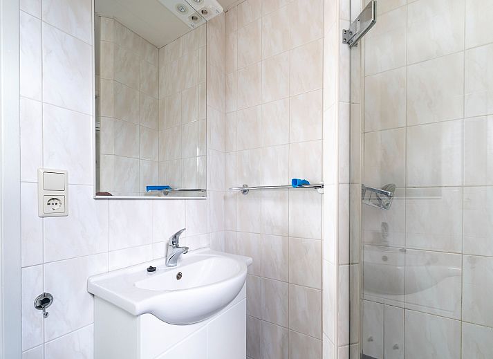 Guest house 2612004 - Holiday property Het Friese platteland - Luxe Chalet 54 Bantega met sloep 6 pax