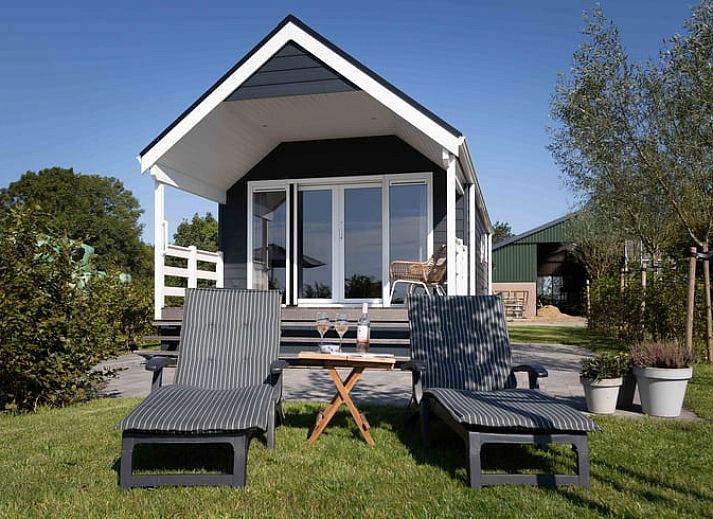 Moderne keuken in Huisje in Greonterp op het Friese platteland van Friesland.