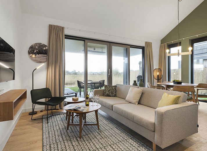 4-persoons woning 4L in Witmarsum, Friesland, met moderne houten buitenkant en groene omgeving op het Friese platteland.