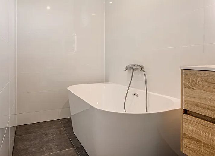 Moderne zithoek in 6-persoons woning 6C, vakantiehuis in Witmarsum, Friesland.