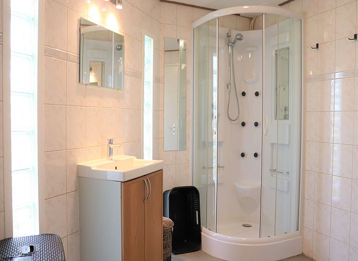 Guest house 2613609 - Chalet Het Friese platteland - Knus chalet in Friesland met hottub