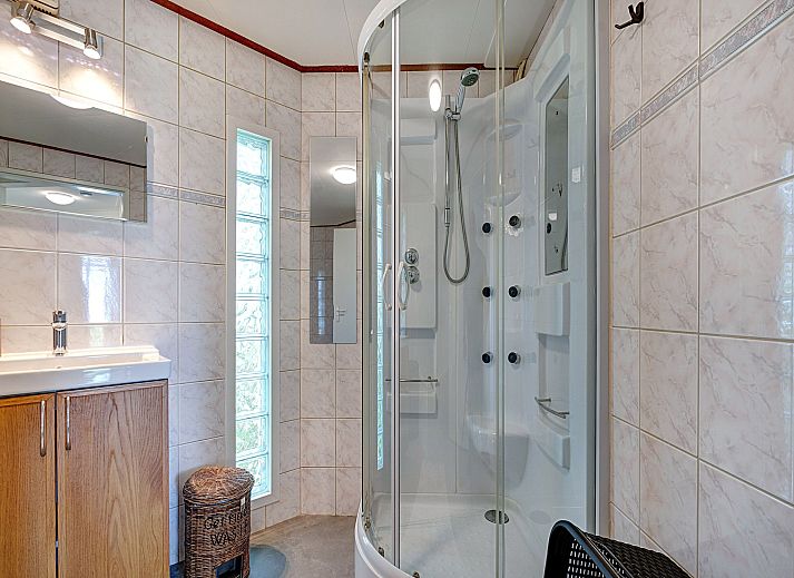 Guest house 2613609 - Chalet Het Friese platteland - Knus chalet in Friesland met hottub