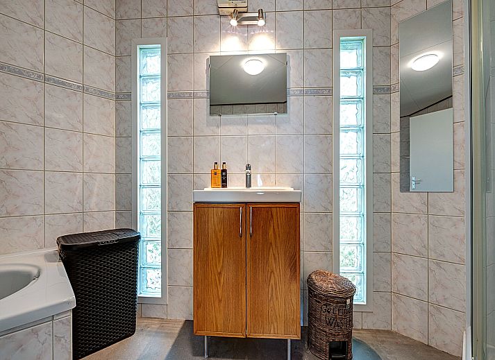 Guest house 2613609 - Chalet Het Friese platteland - Knus chalet in Friesland met hottub