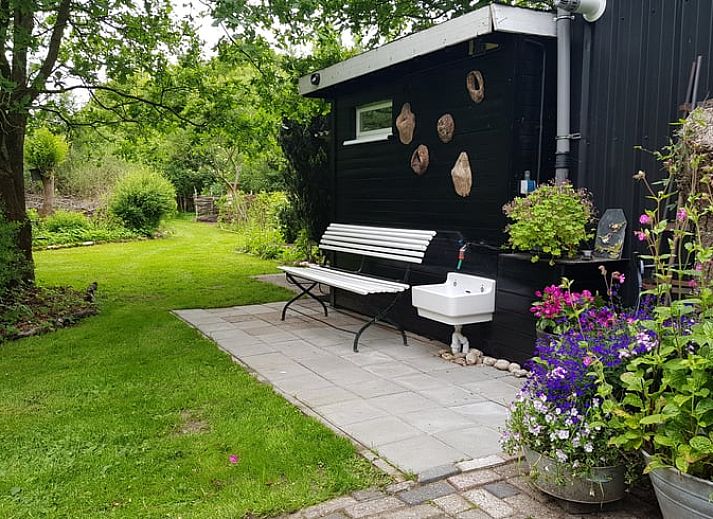 Charmantes Ferienhaus in Kootstertille mit Terrasse, mitten in der Natur in Friesland gelegen.