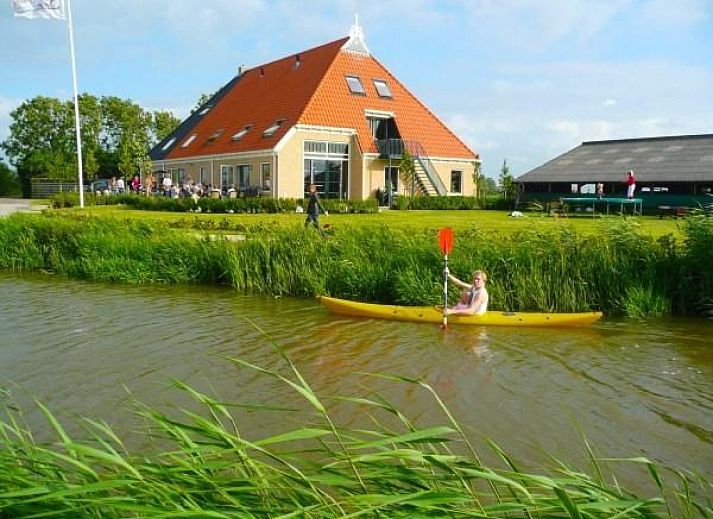 Verblijf 261406 • Vakantiewoning Het Friese platteland • Prachtig gelegen groepsaccommodatie voor 16 personen in 