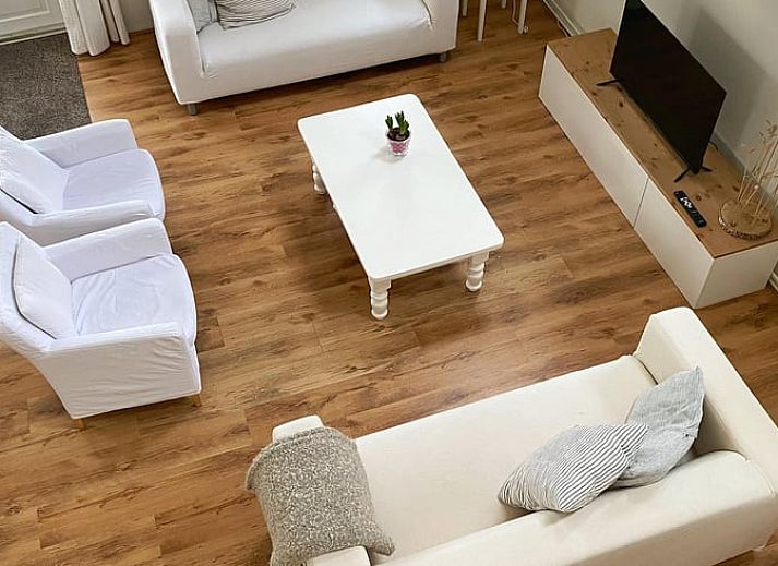 Charmant vakantiehuisje in Loenga op het Friese platteland, omringd door groen en rust.