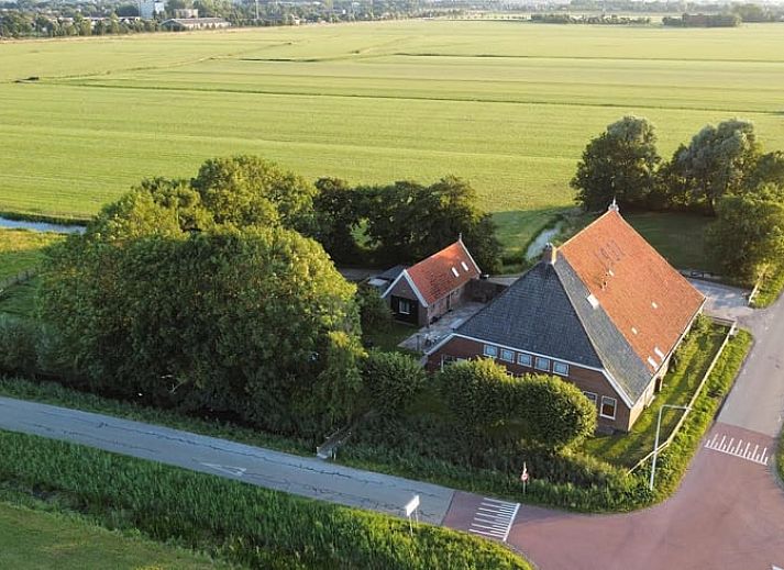 Comfortabele zitruimte in Huisje in Loenga met uitzicht op het Friese platteland.