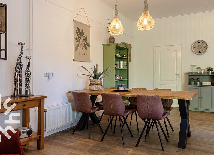 FR365 Ferienhaus in Sonnega in der friesischen Landschaft mit charmantem Eingang.