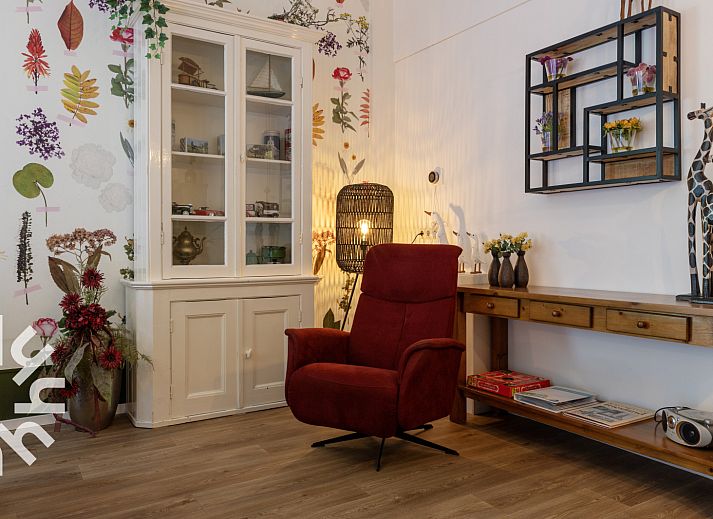 Komfortables Schlafzimmer im Ferienhaus FR365 in der friesischen Landschaft.