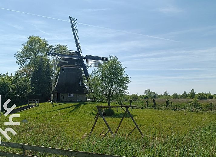 Modernes Badezimmer des Ferienhauses FR365 in der friesischen Landschaft.