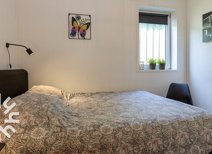 Modernes Badezimmer des Ferienhauses FR365 in der friesischen Landschaft.