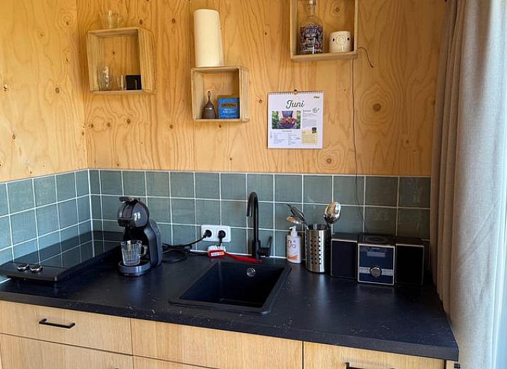 Adembenemende zonsondergang in Surhuisterveen, Friesland, bij Huisje in Surhuisterveen.