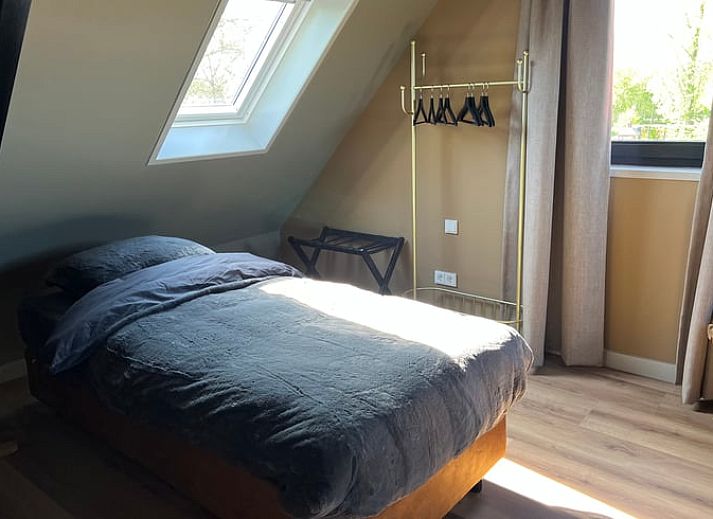 Gemuetliches Wohnzimmer im Ferienhaus in Spanga mit geraeumigen Sitzgelegenheiten und natuerlichem Licht.