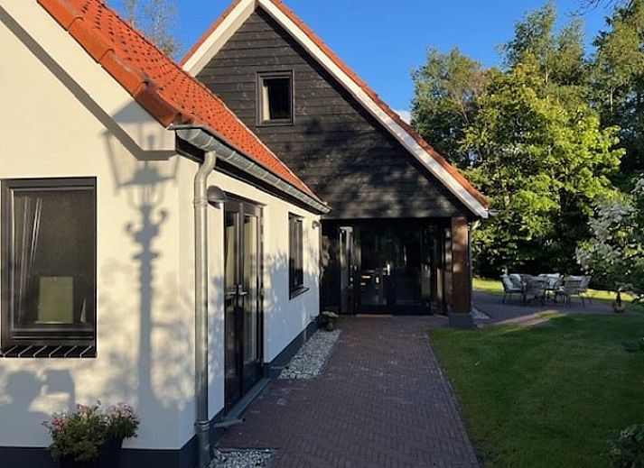 Einzigartige Aussensauna im Ferienhaus in Spanga, umgeben von viel Gruen und Ruhe.