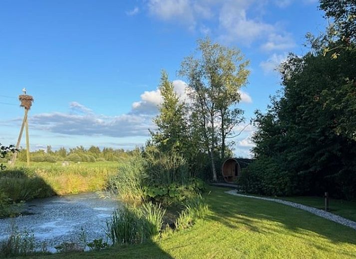 Einzigartige Aussensauna im Ferienhaus in Spanga, umgeben von viel Gruen und Ruhe.