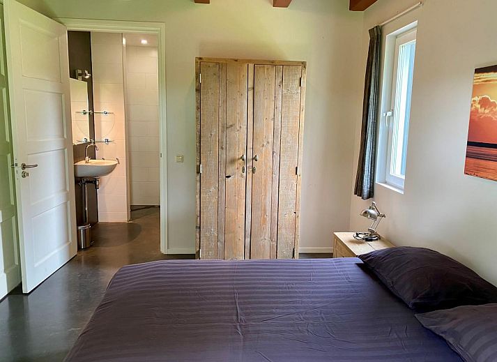 Sonnenaufgang ueber der friesischen Landschaft in der Naehe des Ferienhauses Huske 2 in Tzummarum, Friesland.