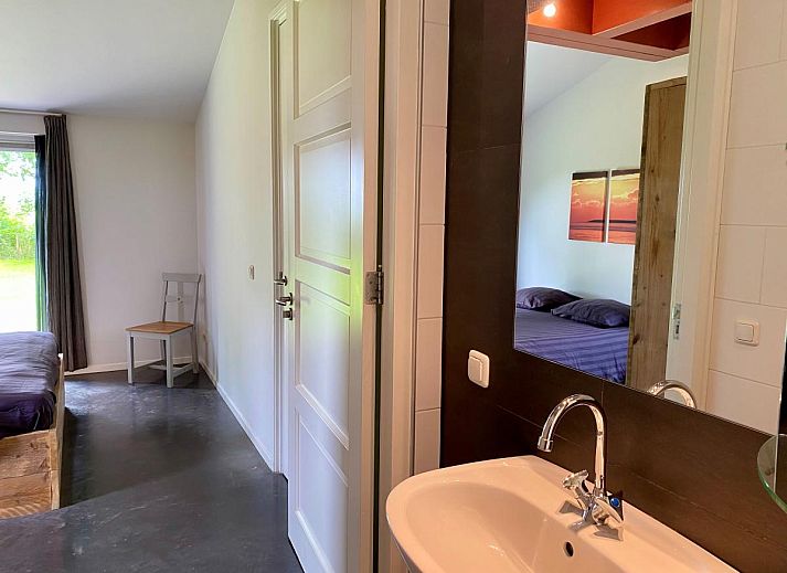 Moderne Kueche im Ferienhaus Huske 2, Tzummarum, Friesland in der friesischen Landschaft.