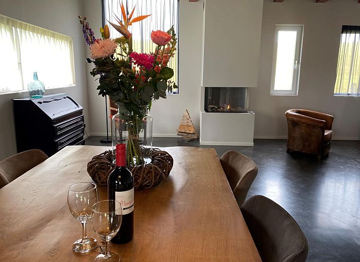 Moderne Kueche im Ferienhaus Huske 2, Tzummarum, Friesland in der friesischen Landschaft.