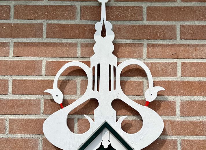 Verfrissend zwembad bij vakantiehuis FR463 in Tzummarum, ideaal voor zomerse dagen in Friesland.