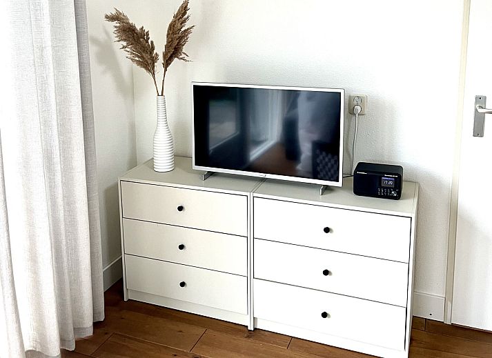 Verfrissend zwembad bij vakantiehuis FR463 in Tzummarum, ideaal voor zomerse dagen in Friesland.