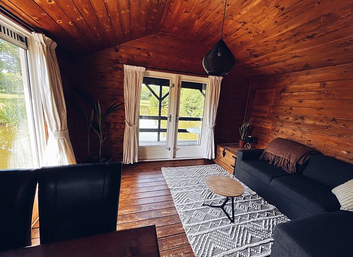 Unterkunft 2617711 - Ferienhaus Het Friese platteland - Kampeerhuisje aan de vijver
