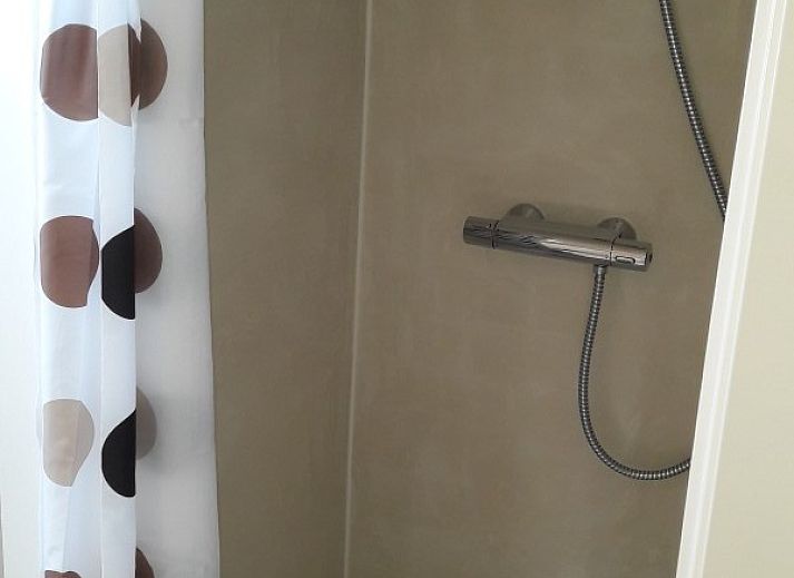 Gemuetliches Wohnzimmer im Ferienhaus Bargereed 4 Tzummarum, Tzummarum, Friesland mit viel Tageslicht.