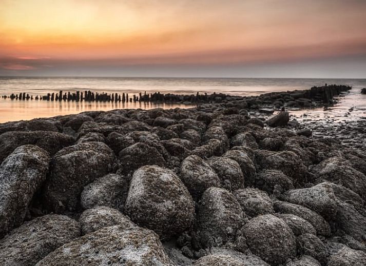 Offene Kueche im Ferienhaus in Klooster Lidlum mit laendlichem Charme und Blick auf Klooster-Lidlum, Friesland.