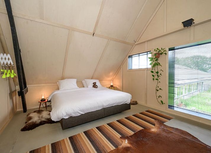 Adembenemend uitzicht op de zonsondergang vanuit Vakantiehuis in Marrum, omgeven door het serene Friese platteland.