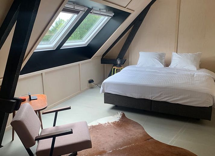 Ruime binnenruimte van Vakantiehuis in Marrum, met een uitnodigend interieur en uitzicht op de omliggende natuur van Friesland.