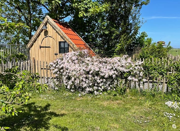 Stijlvolle woonkamer in Vakantiehuisje in Peins, Friesland, met comfortabele meubels en moderne inrichting.
