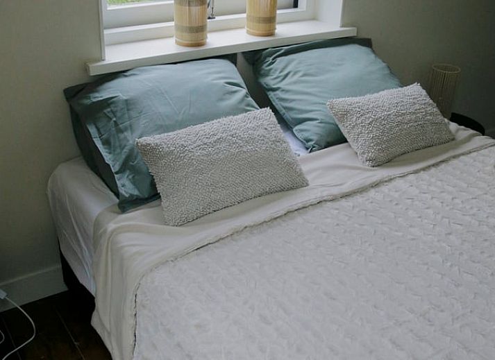 Moderne woonkamer in Huisje in Bornwird, vakantiehuis in Friesland.