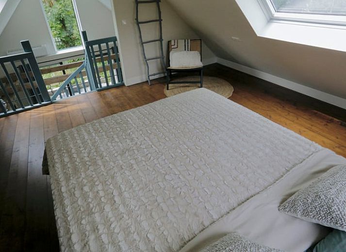 Moderne woonkamer in Huisje in Bornwird, vakantiehuis in Friesland.