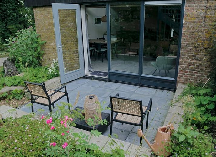 Gezellige zithoek in Huisje in Bornwird, vakantieaccommodatie op het Friese platteland.