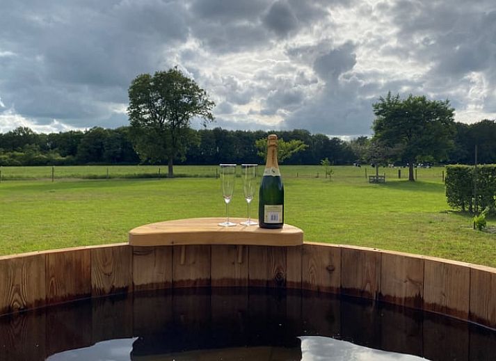 Vakantiehuis in De Hoeve, een sfeervolle safaritent op het Friese platteland in Friesland.