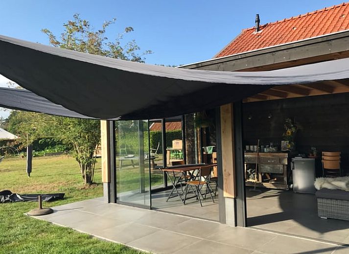 Vakantiehuis in De Hoeve, een sfeervolle safaritent op het Friese platteland in Friesland.