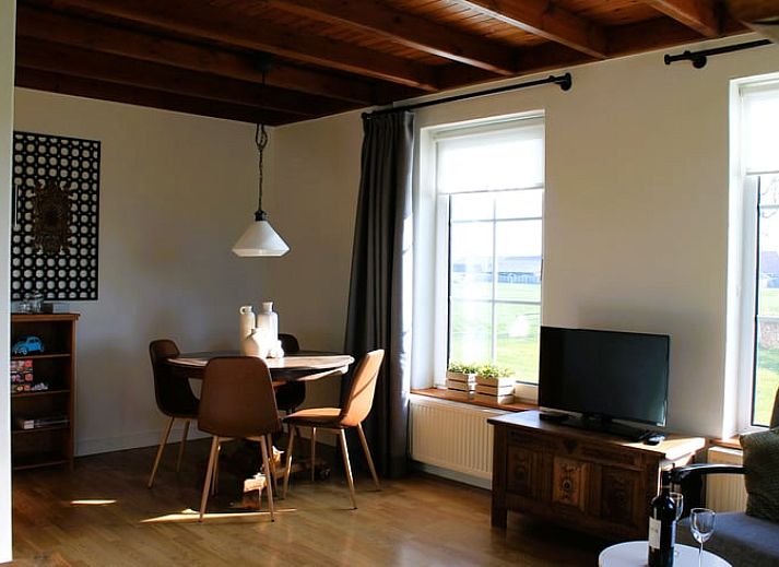 Bluehender Garten am Ferienhaus in Tjerkgaast, umgeben von der Natur Frieslands.