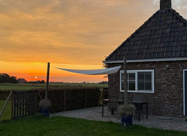 Aussicht auf weite Felder rund um das Ferienhaus in Tjerkgaast, Friesland.